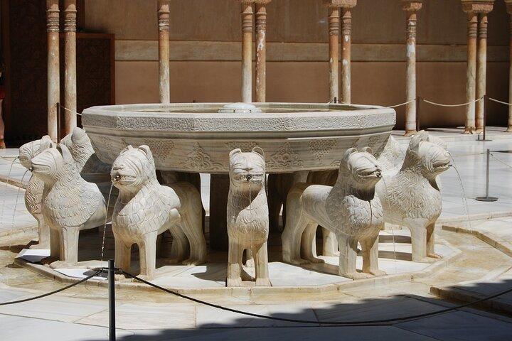 Private Tour Alhambra and the Generalife in Granada with tickets