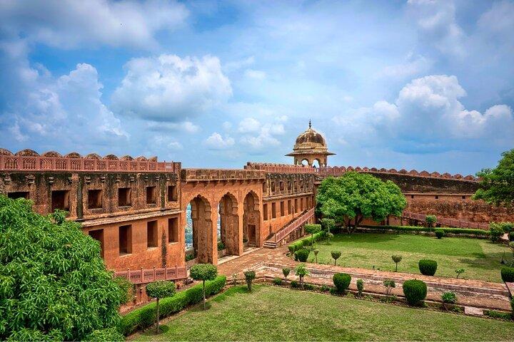 Jaipur Guided City Tour: City Palace, Jantar, Hawa & Jal Mahal
