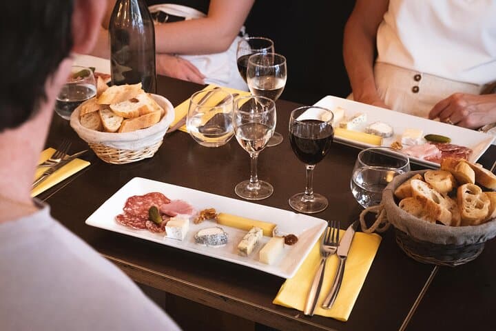 Montmartre Hill French Gourmet Food and Wine Tasting Walking Tour