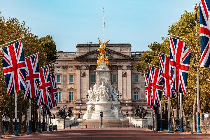 Private sightseeing chauffeured tour of London