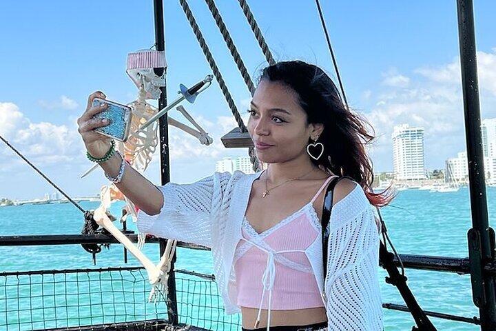 Miami Pirate Boat Tour: Skyline & Celebrity Homes