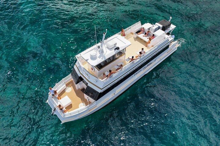 Maui: Molokini and Turtles Luxury Yacht Snorkel