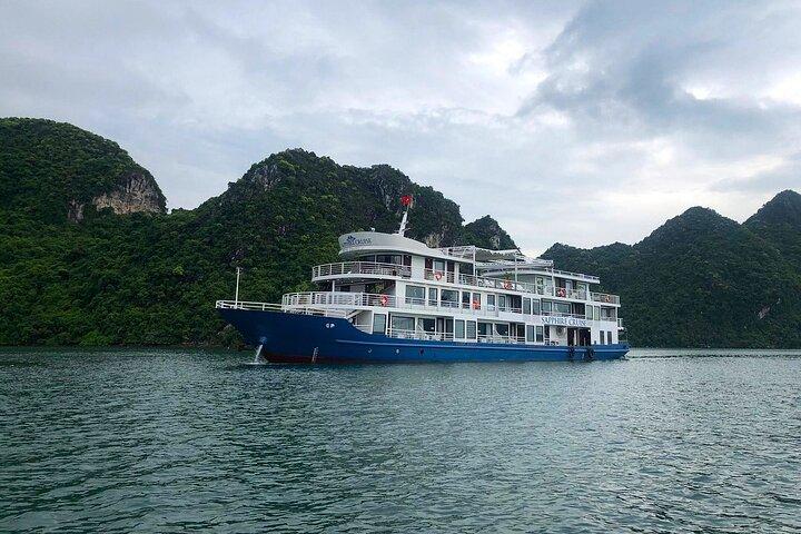 Hanoi to Lan Ha Bay: 2-Day Cruise with Private Balcony & Meal