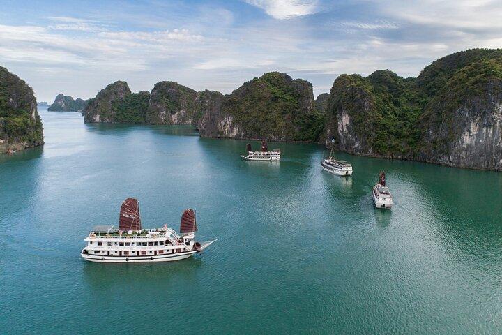 Overnight Cruise to Visit Bai Tu Long Bay 2 Days 1 Night