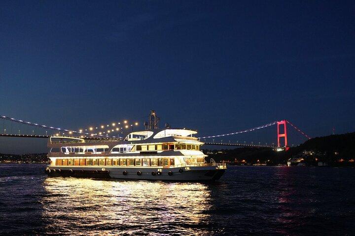 Luxurious Dinner Cruise in Istanbul Bosphorus