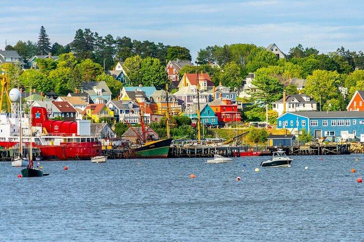 Group Tour 5hrs Peggys Cove, Mahone Bay, Lunenburg