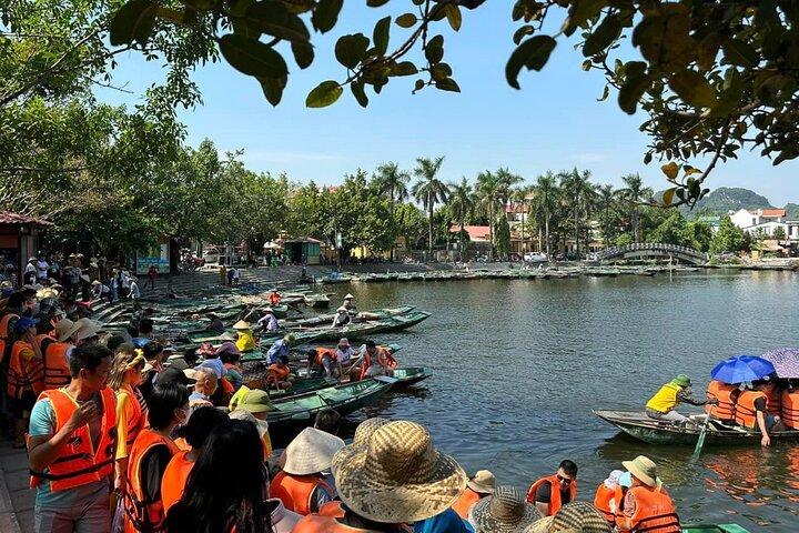 Ninh Binh Luxury Day Tour with Small Group of 9 Paxs