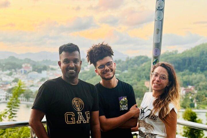 Kandy City Tour with Ambuluwawa by Tuk Tuk