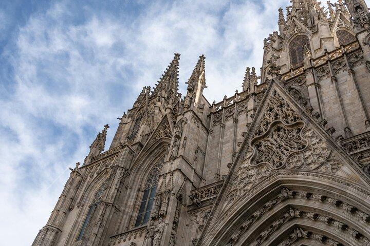 Barcelona Walking Tour of Gothic and Born District