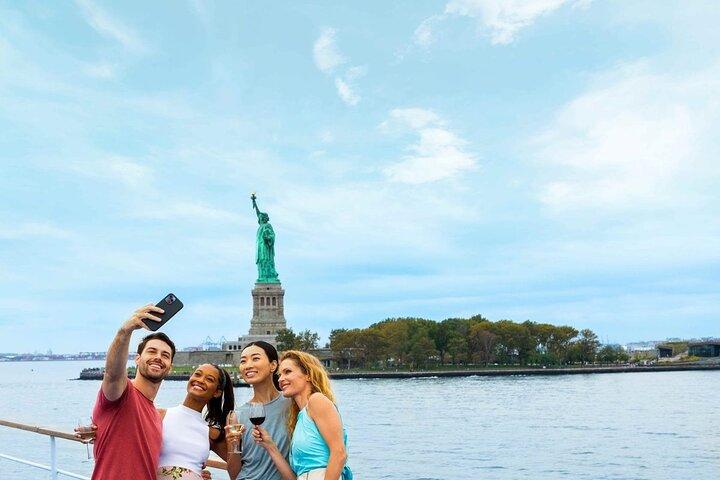 City Cruises NYC: Signature Bottomless Mimosa Brunch Pier 15