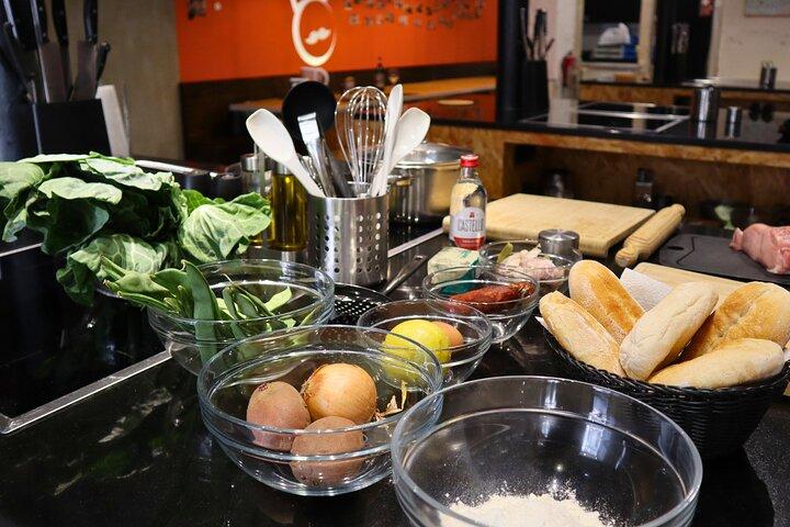 Lisbon: Portuguese street food cooking class with Drinks