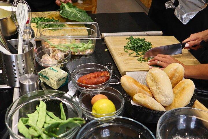 Lisbon: Portuguese street food cooking class with Drinks
