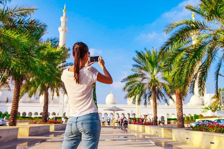 Sheikh Zayed Grand Mosque, Abu Dhabi Walking Tour with Audioguide