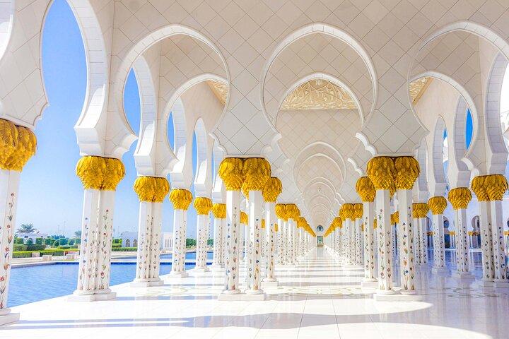Sheikh Zayed Grand Mosque, Abu Dhabi Walking Tour with Audioguide