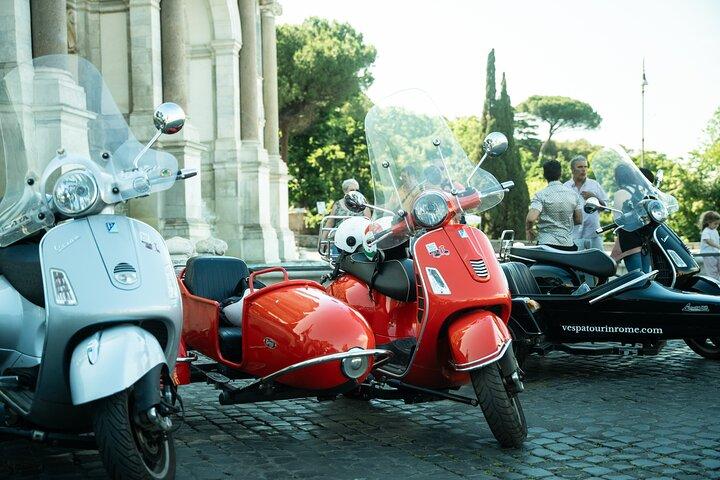 Private Vespa Sidecar Tour of Rome with Hotel Pickup and Prosecco