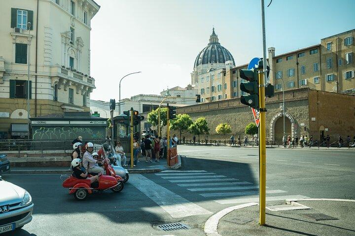 Private Vespa Sidecar Tour of Rome with Hotel Pickup and Prosecco