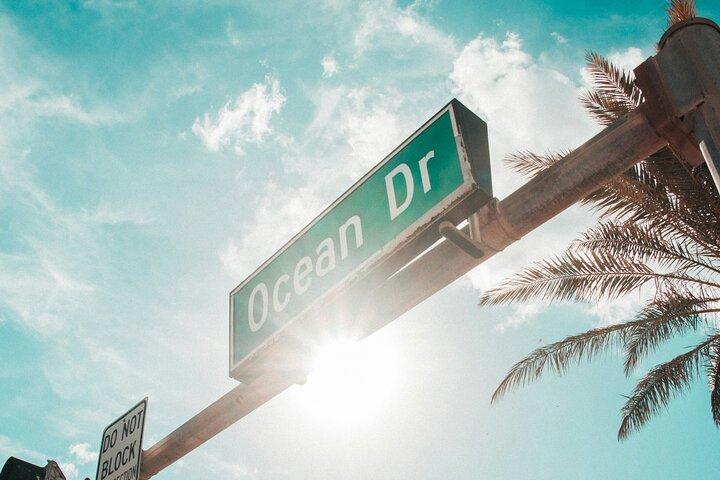 South Beach Top Highlights Tour with Lincoln Rd and Espanola Way