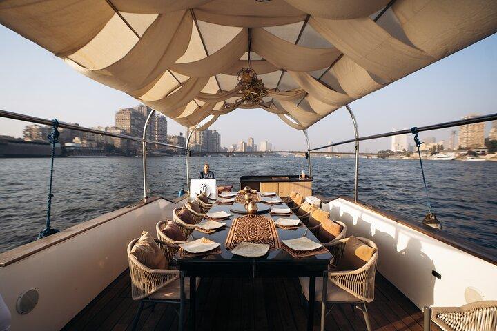Elite Boats Tour in Cairo & Giza with Drinks Included