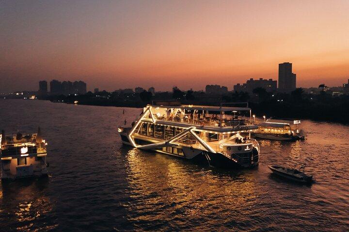 Elite Boats Tour in Cairo & Giza with Drinks Included