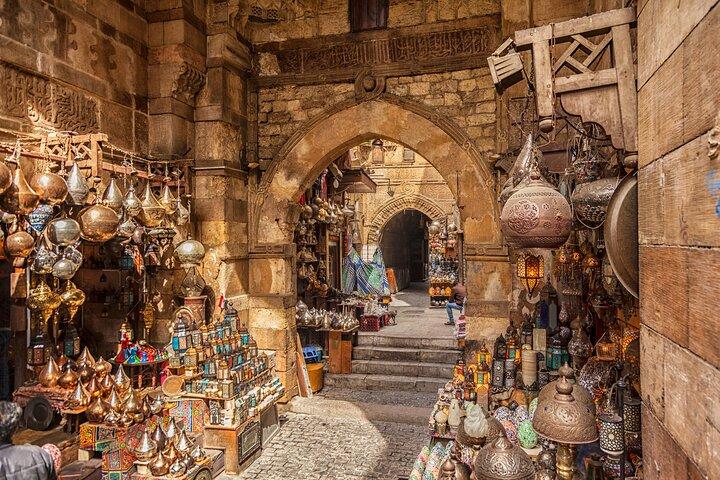 Cairo top tours to pyramids , Egyptian museum and Khan El khalili bazar