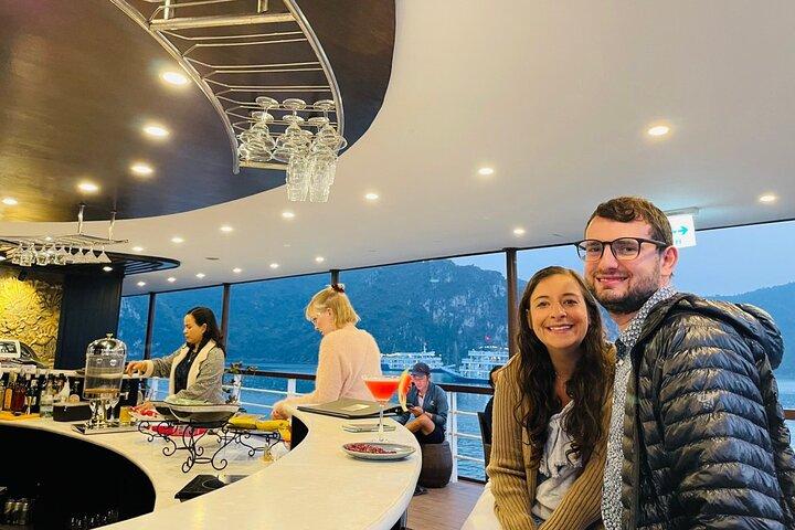 Hanoi: Luxury 2-Day Halong & Lan Ha Bay Cruise–Balcony & Bathtub