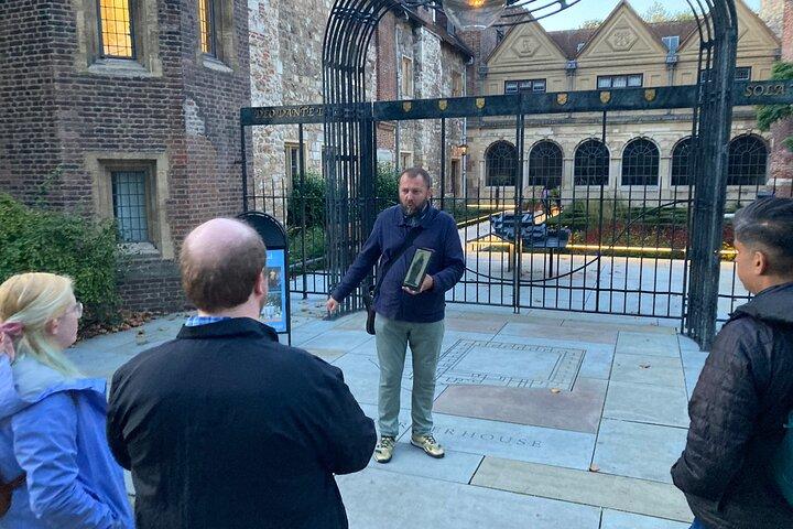 London's Ghosts & Gruesome Past Nighttime Walking Tour