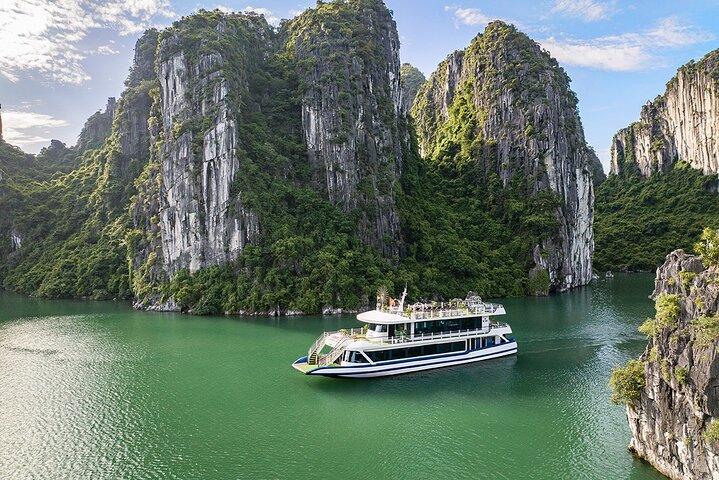 Hanoi to Halong Bay VIP Limo Sea Lion Cruise Buffet and Jacuzzi