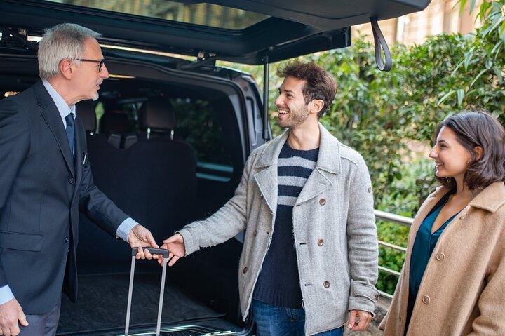 Private Transfer to/from Dubai Airport for Up to 6 People
