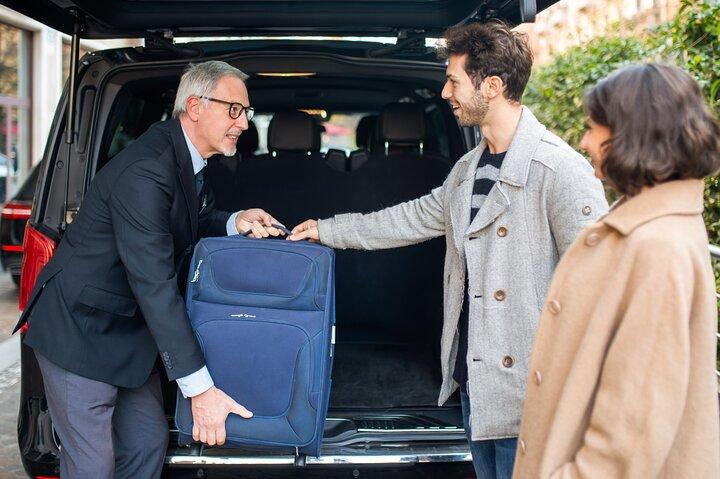 Private Transfer to/from Dubai Airport for Up to 6 People