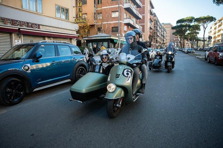 Rome Vintage Fiat 500 and Vespa Tour with Prosecco