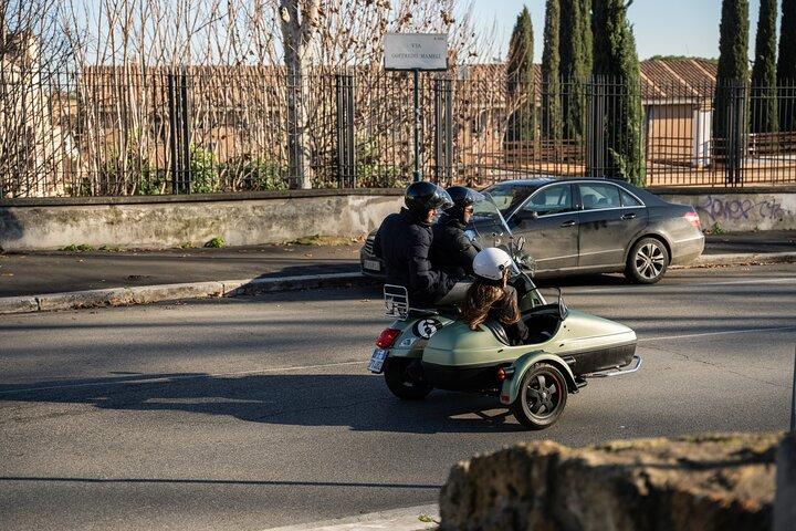 Rome Vintage Fiat 500 and Vespa Tour with Prosecco
