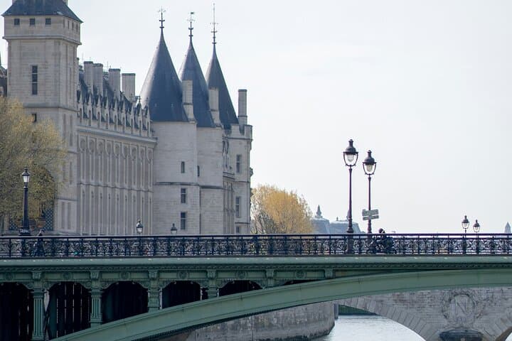 Historic Left Bank Walking Tour in Paris