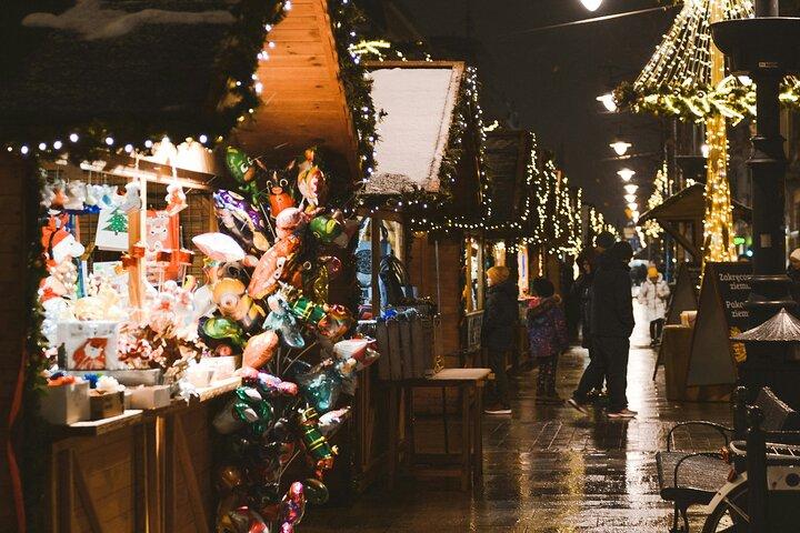 London: Christmas Market Tours in Salisbury and Winchester