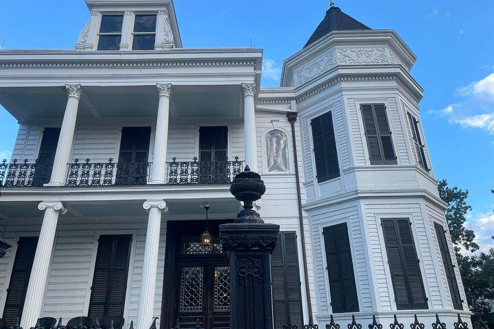 Adults-Only Garden District, Cemetery & Anne Rice True Crime Tour