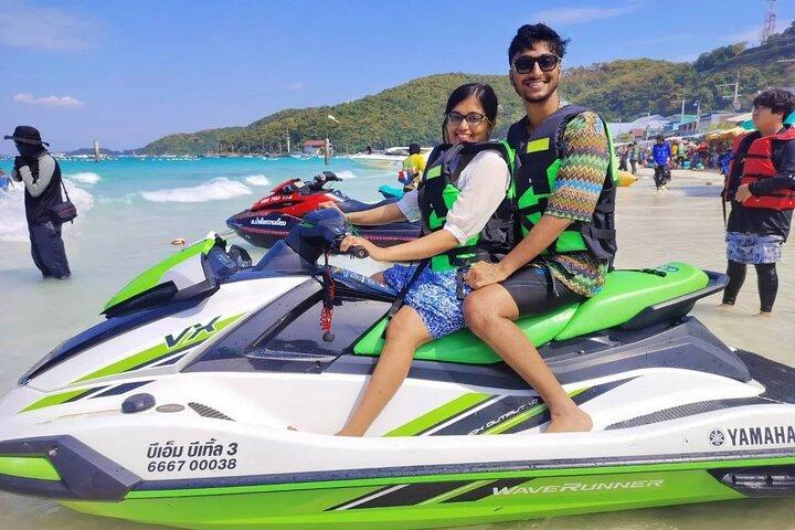 Pattaya: Koh Larn Island Speedboat Tour with Water Sports & Lunch