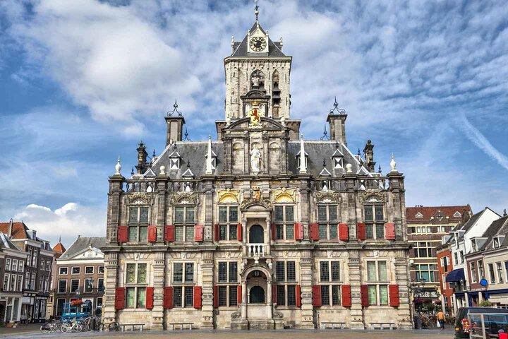 Explore Kinderdijk, Delft, and The Hague Day Tour from Amsterdam