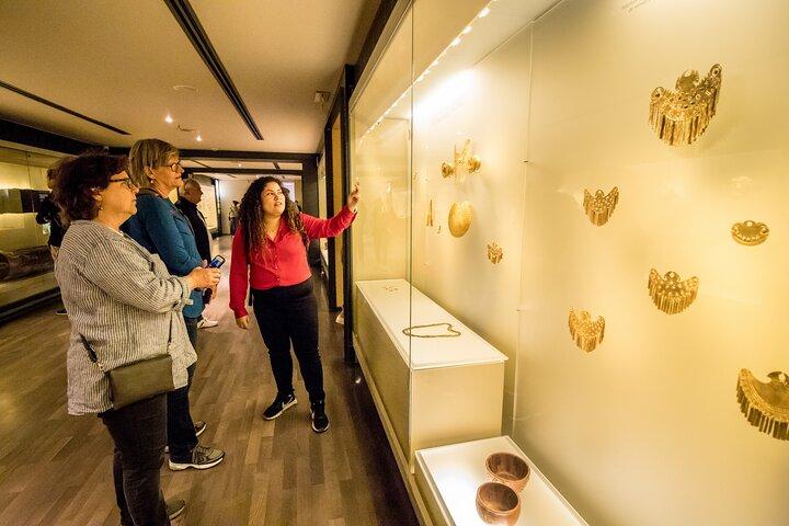 Private Guided Tour of Bogotá's Gold Museum with Transport