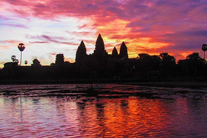 2-Day Phnom Penh to Siem Reap and Angkor Wat Temples