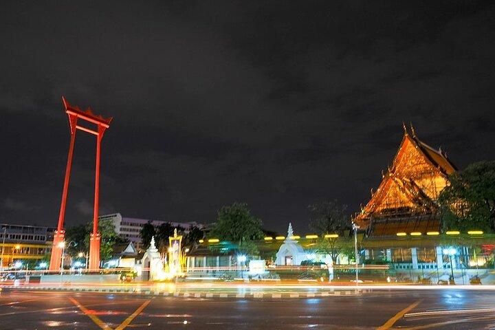 2-hour Bangkok Old City Night CHOB TUK TUK + Talat Noi Street Art