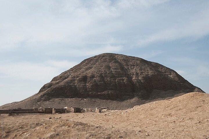 Saqqara Pyramid and Giza Pyramids Private Day Tour