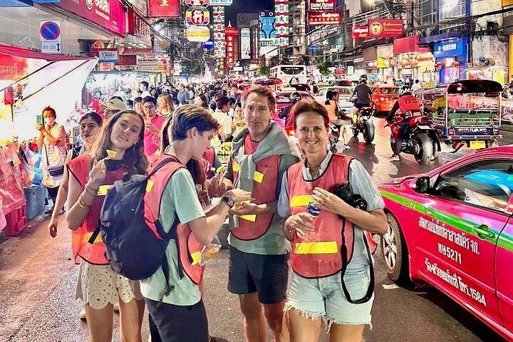 Bangkok Night Bike Tour: Chinatown, Temples & Street Dinner