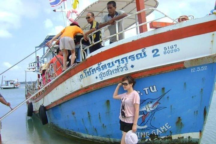 Fishing & Island Lunch Cruise from Koh Samui – Catch & Relax