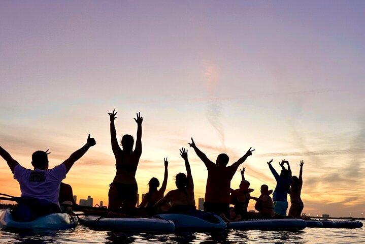 Miami Beach: Illuminated Sunset Paddleboard Tour