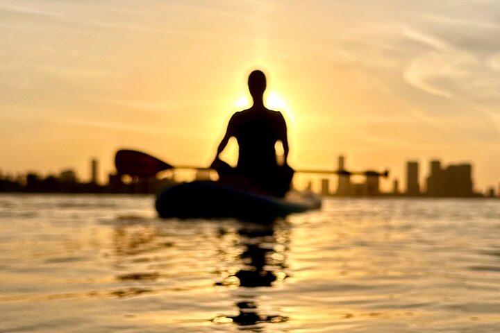 Miami Beach: Illuminated Sunset Paddleboard Tour