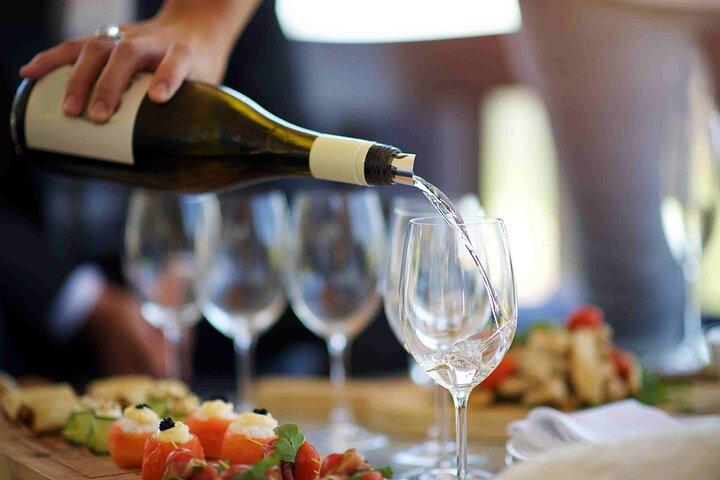 All inclusive, 20 glasses Full Day Wine Tour in Cape Town