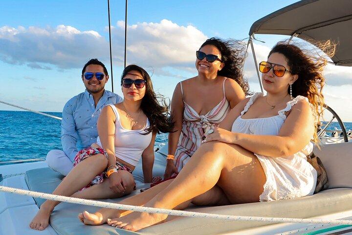 Luxury Sunset Sailing Cruise in Cancun with Light Dinner and Open Bar
