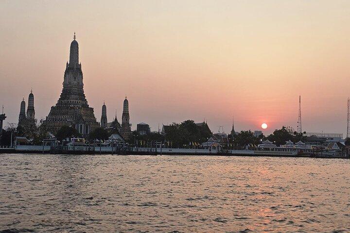 Wat Pho and Wat Arun Guided Walking Tour (2 Hours)