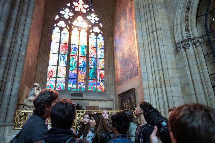 Prague Combo: Castle Guided Tour, Bus and Optional Boat