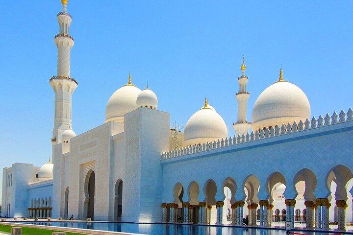 Abu Dhabi Tour from Dubai: Sheikh Zayed Mosque & Warner Bros