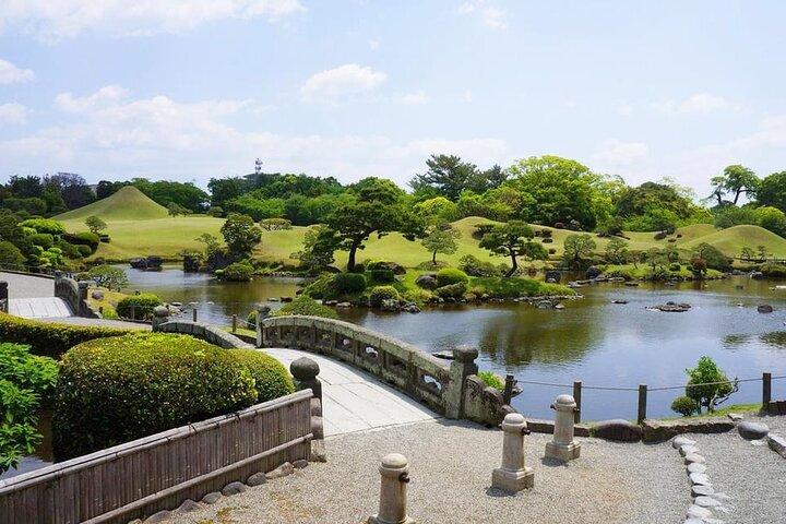 Kumamoto Castle Kusasenrigahama and Mount Aso tour from Fukuoka